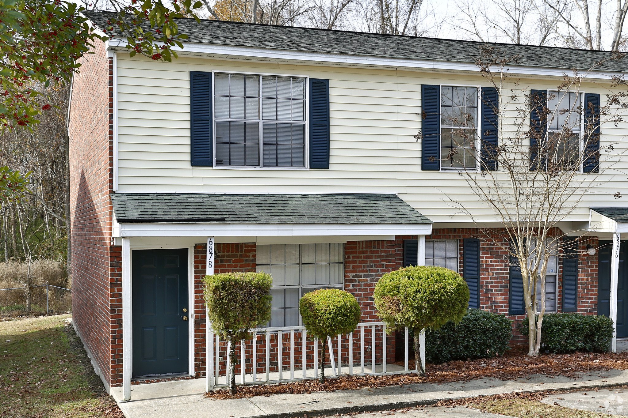 signage at Towne West Manor features spacious two & three bedroom apartment homes